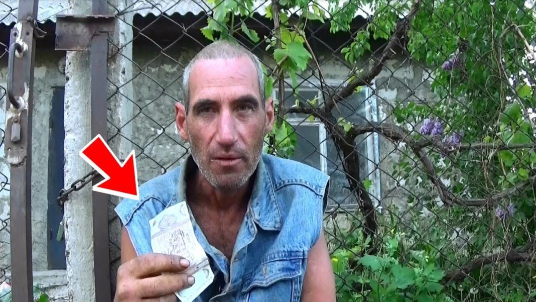 Ce face un sărac cu 100 de lei. Adolescentul care i-a oferit banii, șocat. Foto: stirilocale.md
