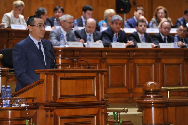 В парламенте Румынии сорвали выступление премьер-министра Виктора Понты, объявлявшего о принятии новых кредитов Международного валютного фонда.