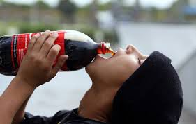 Coca-Cola a redus conţinutul de zahăr din băuturil. Foto: favim.com