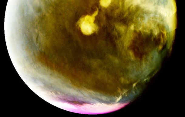 NASA показало необычное свечение Марса.