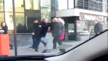 Видео агрессивного поведения водителя удалось снять очевидцу.