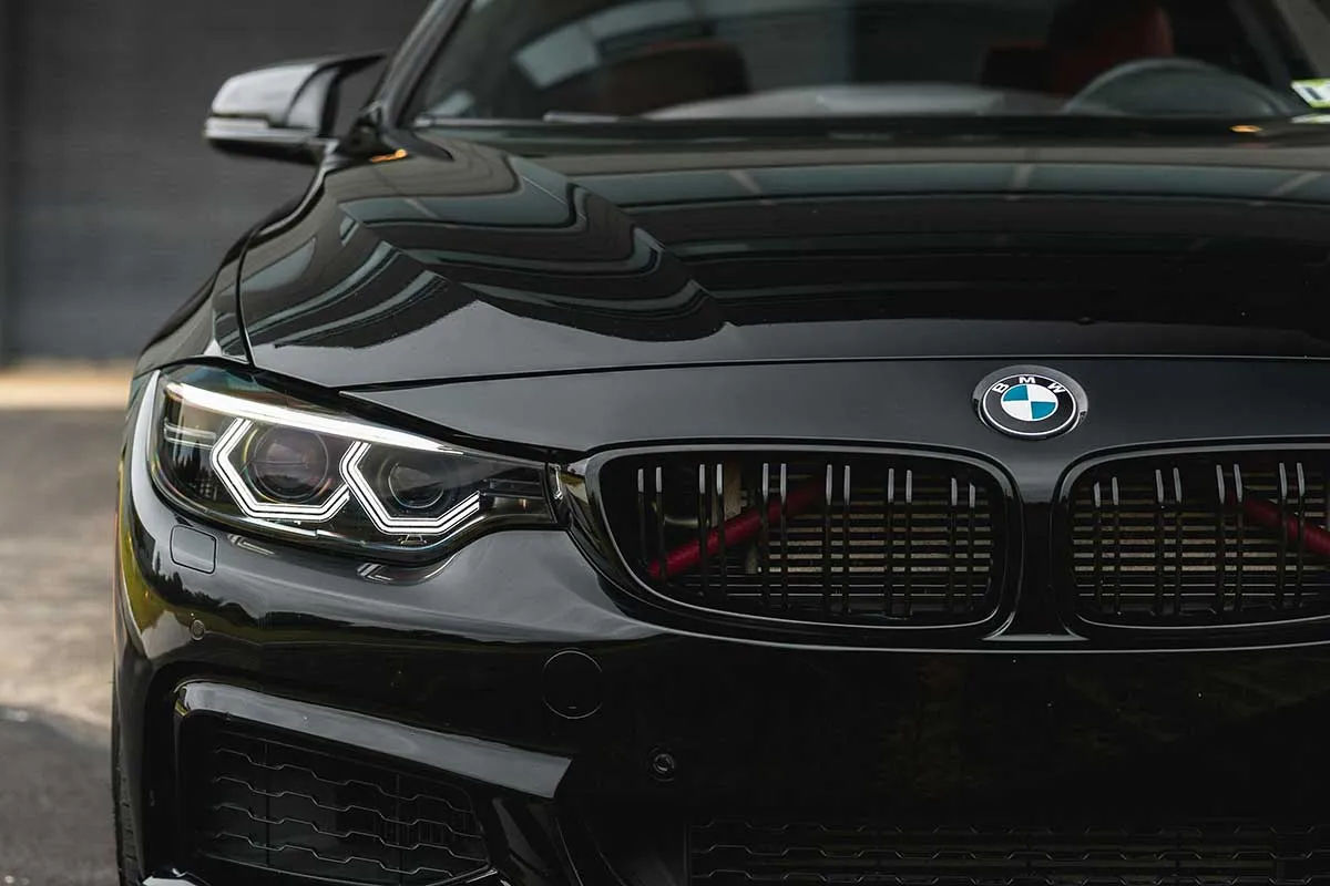BMW отзывает сотни тысяч автомобилей во всем мире из-за риска возгорания.