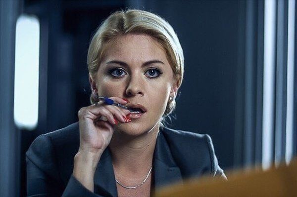 Ученые узнали, зачем люди грызут ручки и барабанят пальцами по столу.