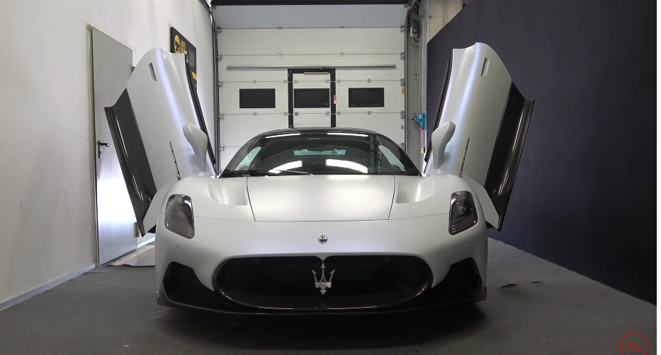 Maserati представила свой новый суперкар с «крыльями бабочки».
