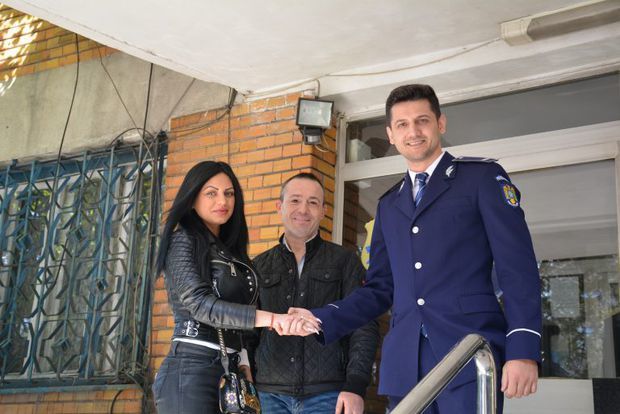 Tânăra a schimbat 1.200 de euro, însă casiera i-a dat, din greşeală, echivalentul în lei al sumei de 12.000 de euro.