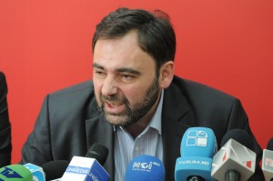 Eu nu pot fi în alt partid decât în PCRM. Pe mine poți să mă dai afară din PCRM, dar din rândul comuniștilor – niciodată”, a declarat Mark Tkaciuk.
