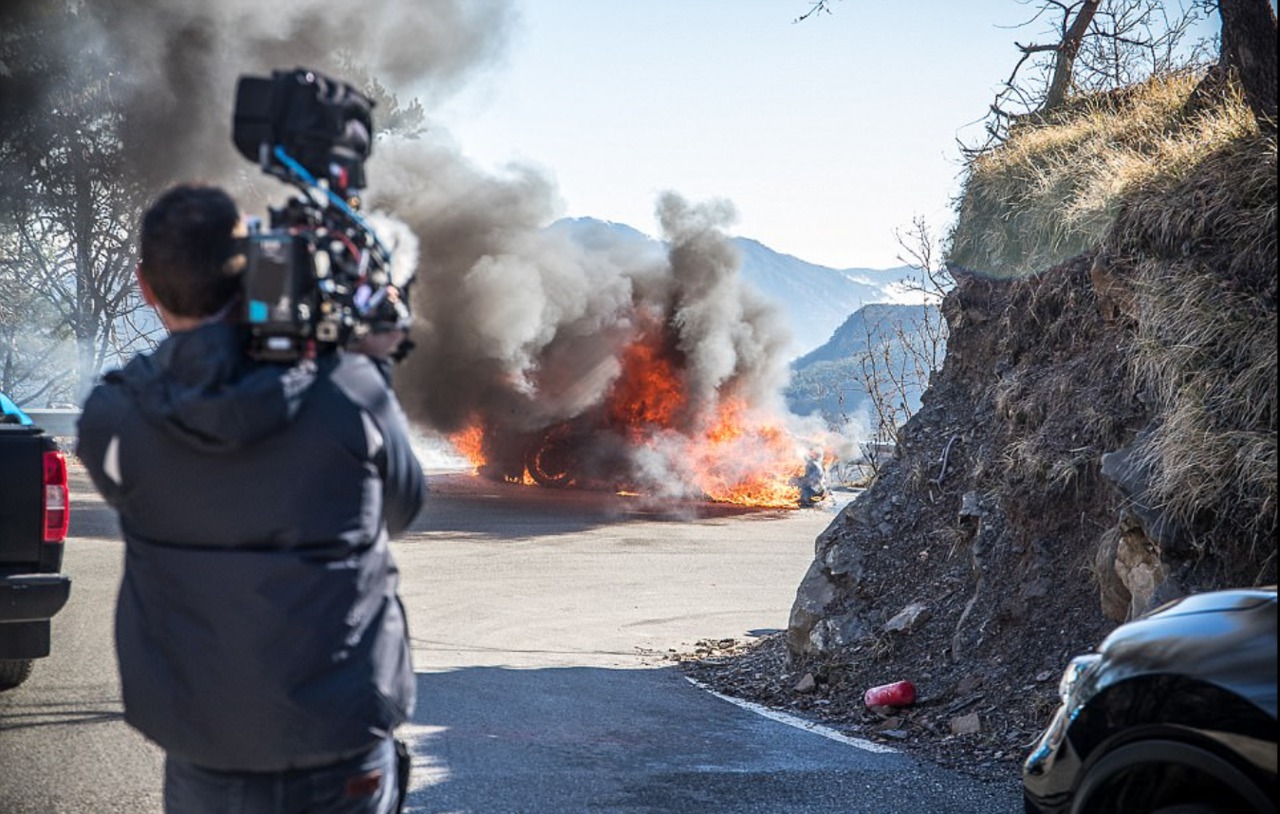 O maşină în care se aflau prezentatorii Top Gear a luat foc. 