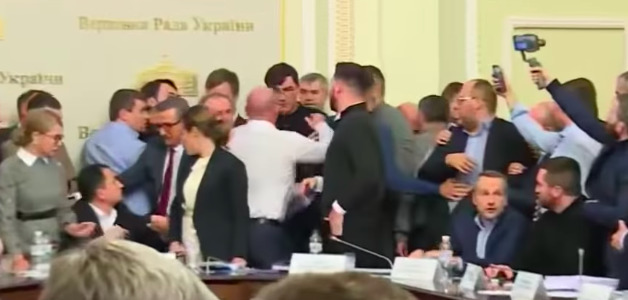 Депутаты Рады подрались во время заседания аграрного комитета.