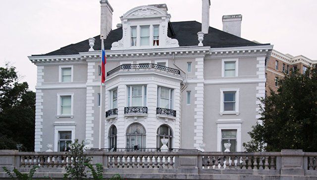 В российском торгпредстве в Вашингтоне начались обыски.