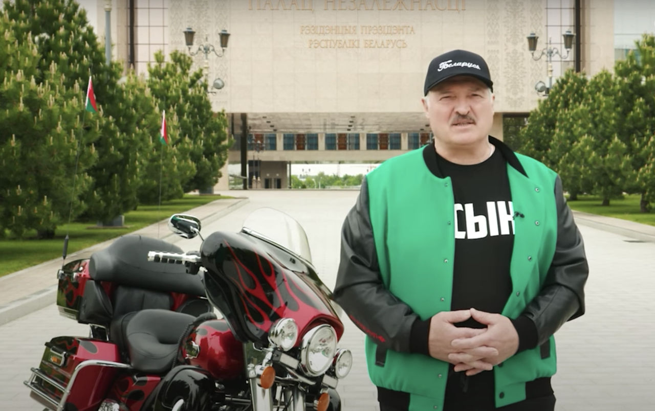Лукашенко записал видеообращение к выпускникам: "Делайте все вовремя!".