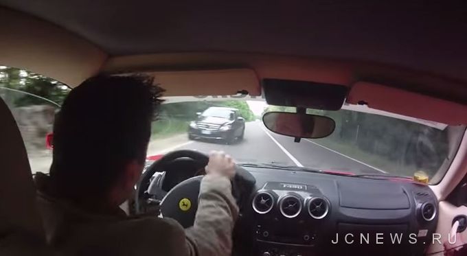 Эдуардо чудом удалось избежать двух аварий на дороге общего пользования.