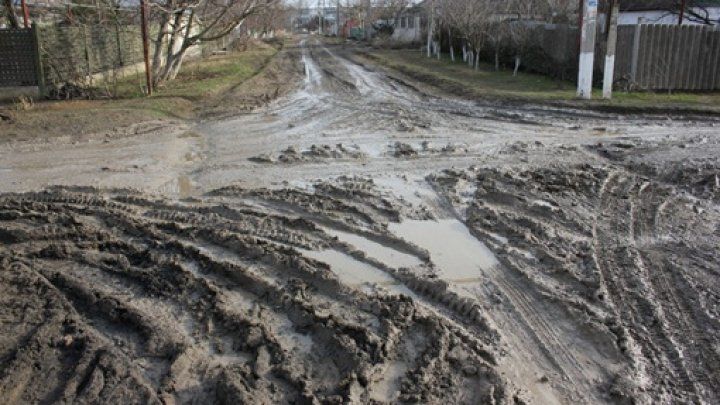 Мэр села обещает начать ремонт дороги уже на следующей неделе.