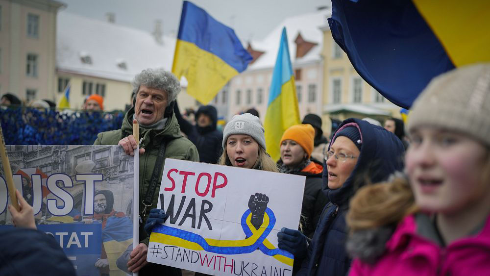 В Европе прошли митинги и в поддержку Украины, и против поставок вооружений.