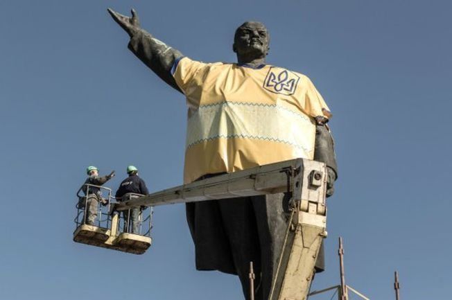 На Украине демонтировали более 1,2 тысячи памятников Ленину.