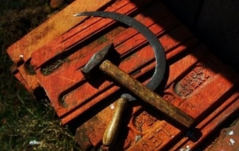  În caz contrat, cei doi candidaţi comunişti vor fi nevoiţi să participe în alegeri fără sigla partidului pe care-l reprezintă. 