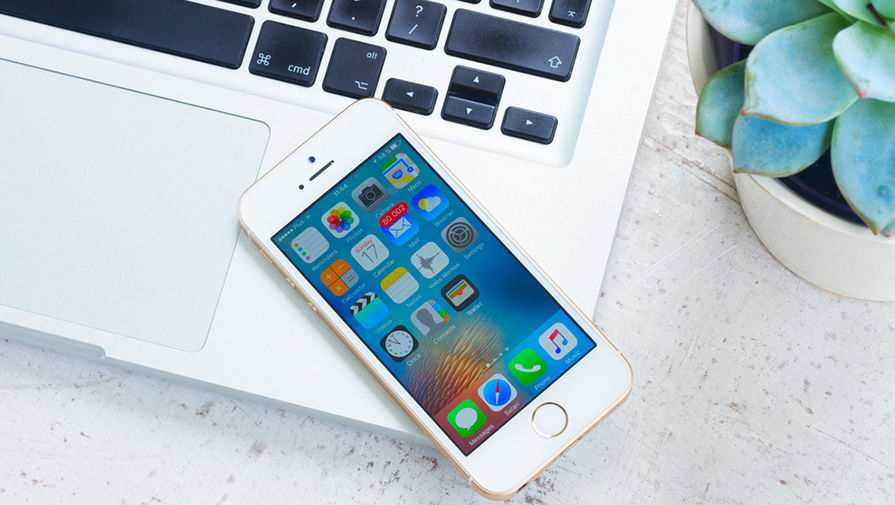 В последнее время продажи iPhone падают.