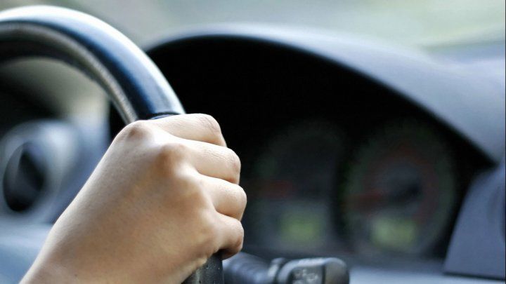 В Цыбулёвке 14-летняя девушка разбила чужой автомобиль, катаясь с друзьями.