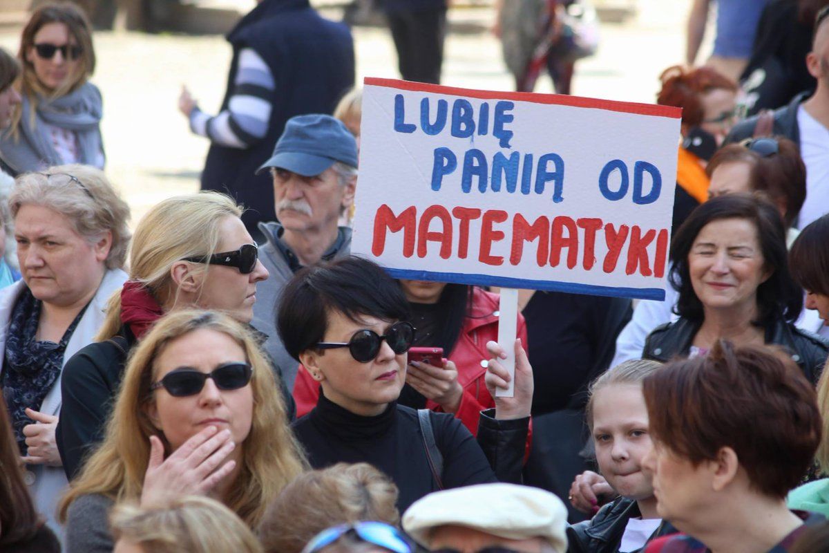 Польские учителя начнут бессрочную "итальянскую" забастовку.