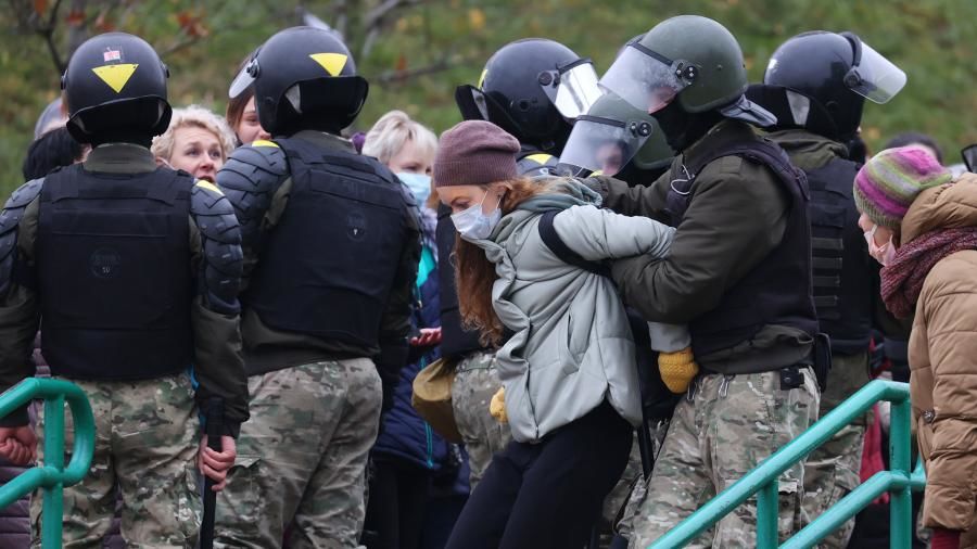 Более тысячи человек задержаны в воскресенье на протестах в Белоруссии.