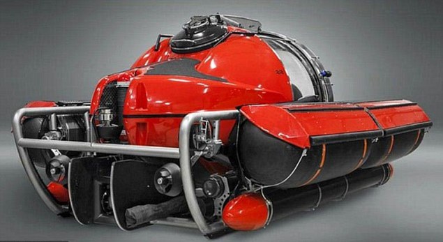 C-Explorer 5 este cel mai luxos dintr-o serie întreagă de modele oferite de firmă, care produce şi versiuni pentru 2 sau pasageri.
