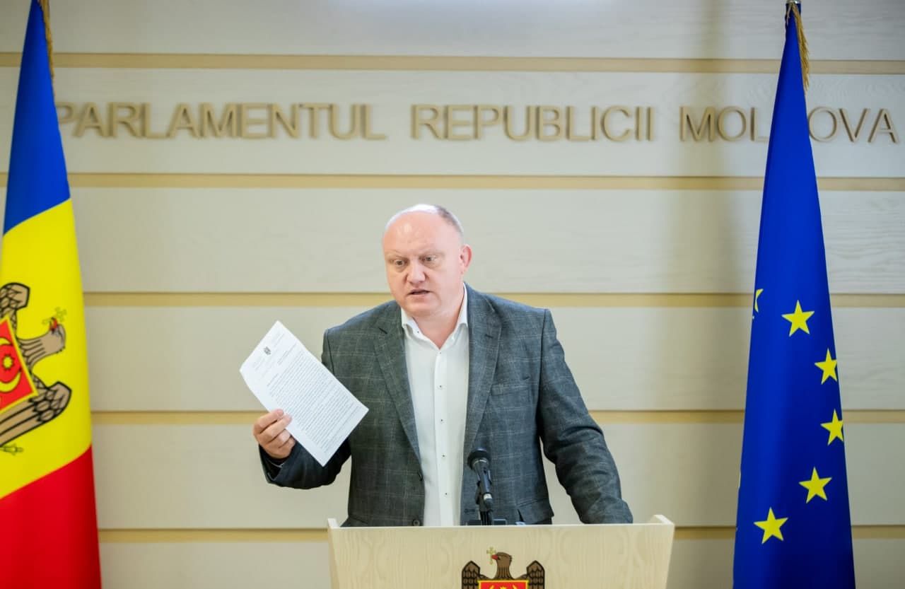 Депутат БКС Василий Боля представил факты казнокрадства в примэрии муниципия Кагул.