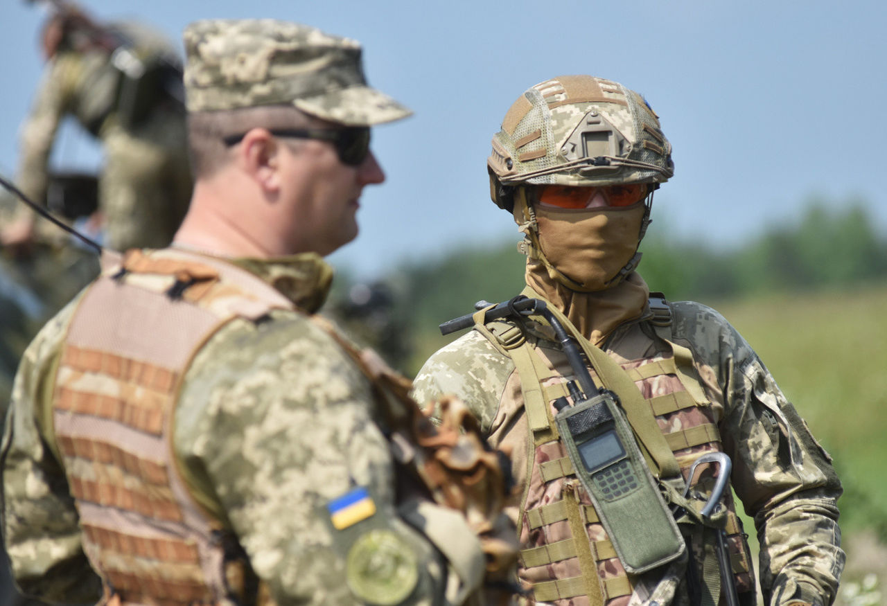 Позже стало известно, что алкоголь силовики не купили, а украли под угрозой применения оружия.