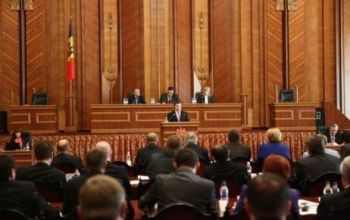 Imediat după votare, Anatolie Donciu a depus jurământul de învestire