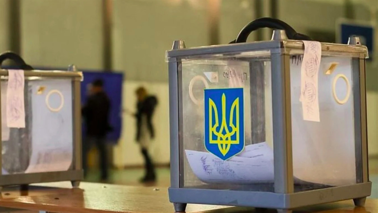 На Украине наступил "день тишины" перед местными выборами.