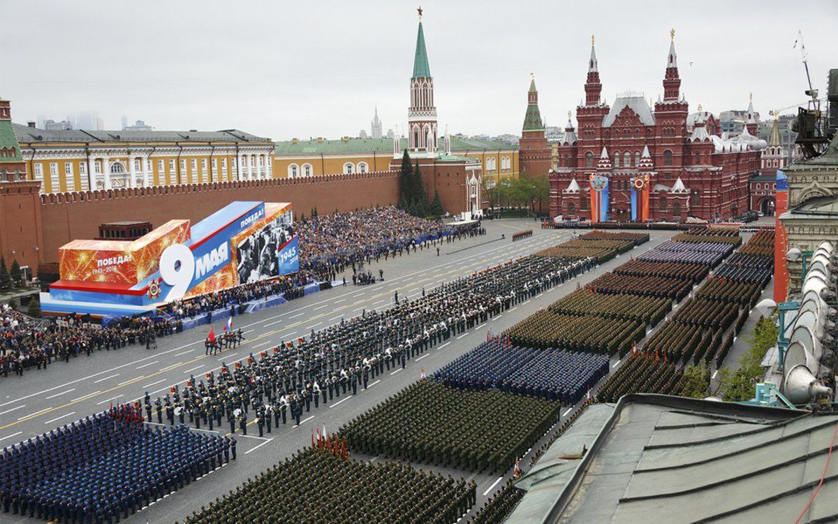 В Москве проходит парад Победы.