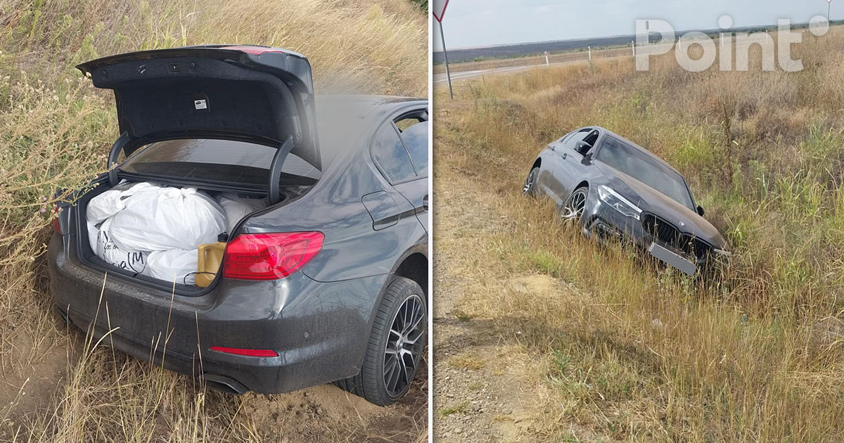 Un șofer beat la volanul unui BMW a încercat să scape de vameși și a intrat într-un șanț.