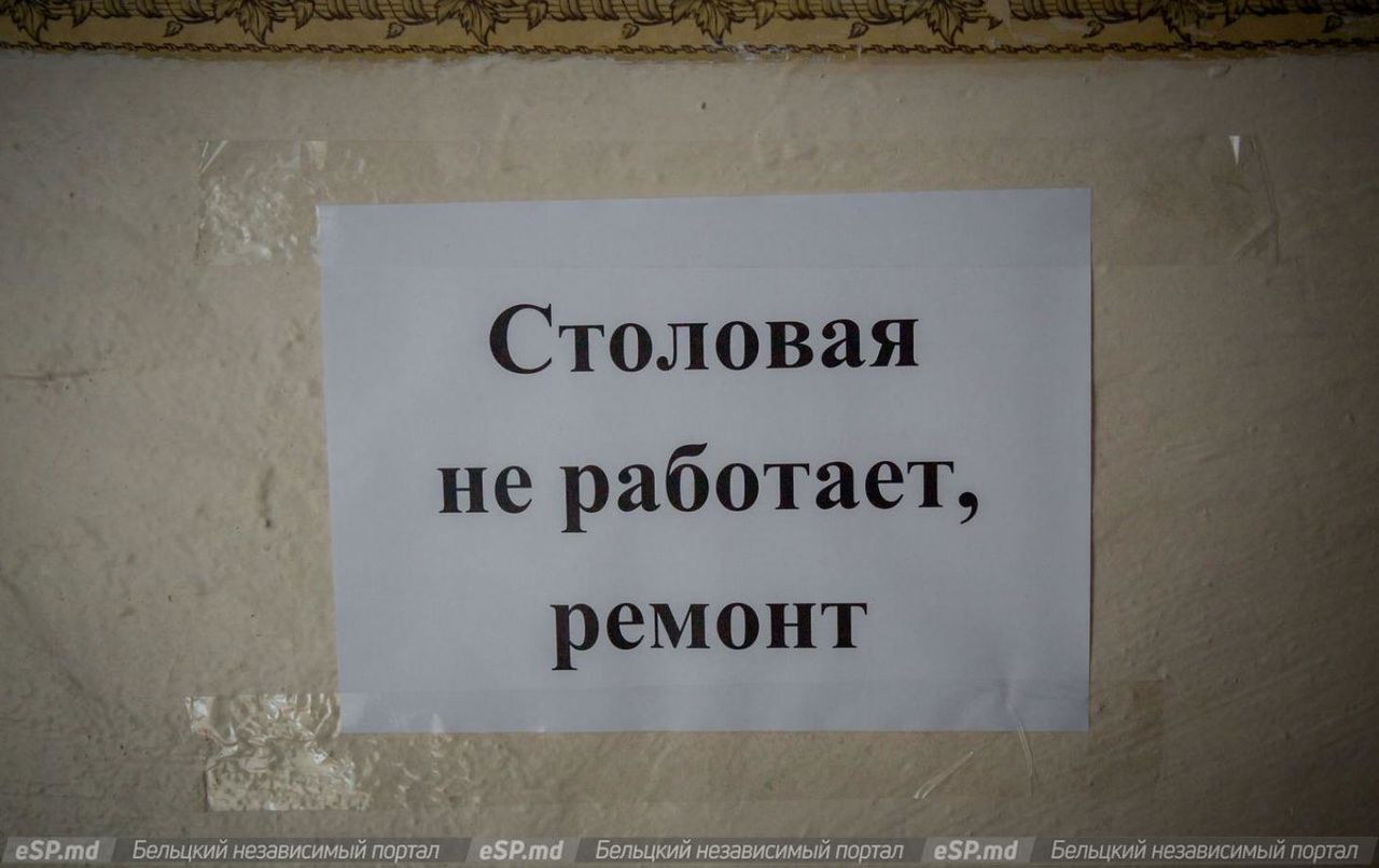 В школе отметили, что к середине октября ремонт в столовой закончат.