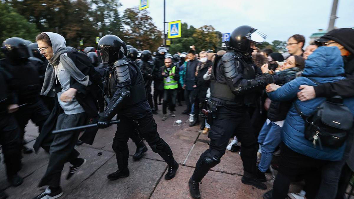 В Махачкале началась новая массовая акция против мобилизации. 