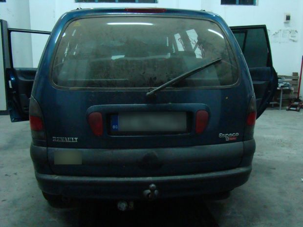 Cum a reușit un moldovean ”inventiv” să ascundă circa 600 de pachete de țigări de contrabandă. Foto: realitatea.md