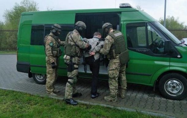 Задержанного подозревают в убийствах пленных на Донбассе.