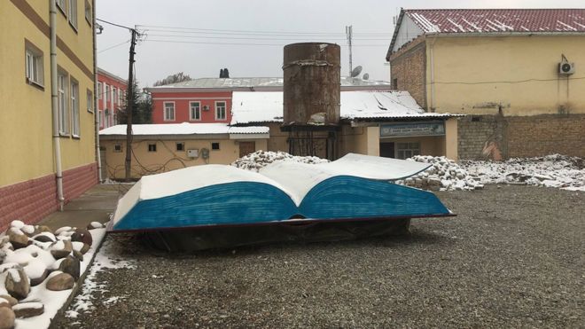 Памятник собираются перенести в центр района, чтобы книга была заметнее.