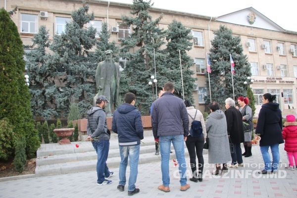 Годовщину Октябрьской революции отметили в Комрате.