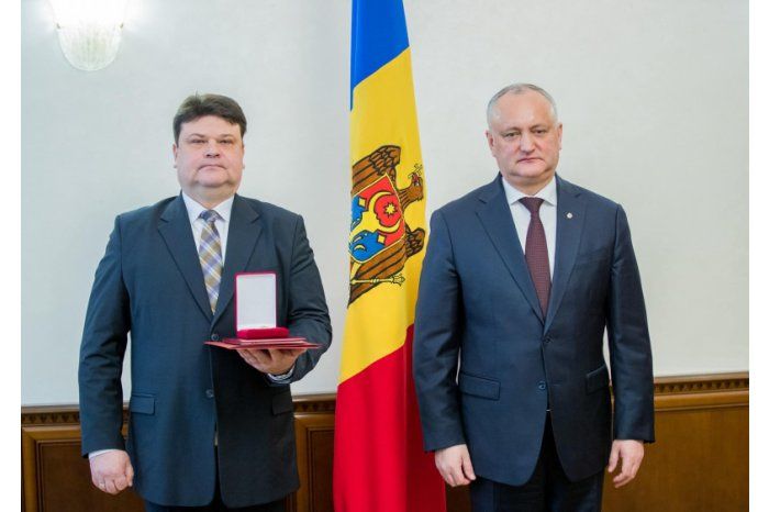 Посол Республики Беларусь в Молдове удостоен ордена Ordinul de Onoare.