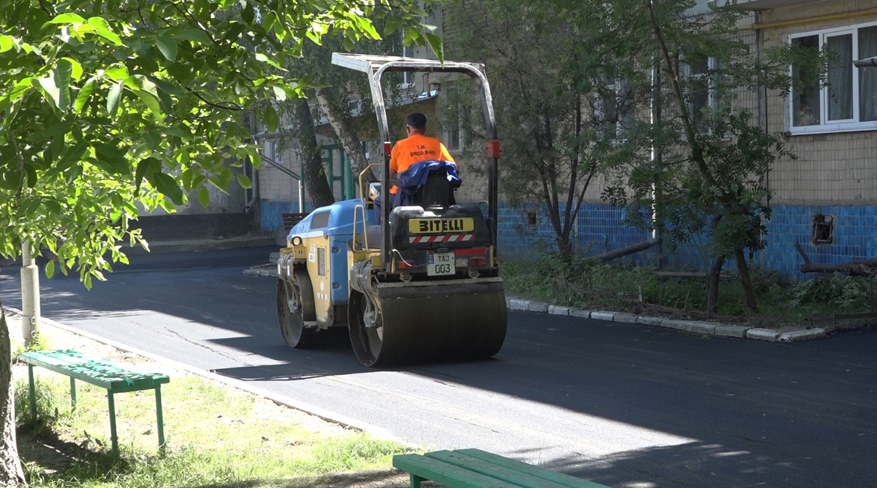 В Бельцах продолжается ремонт дворов.