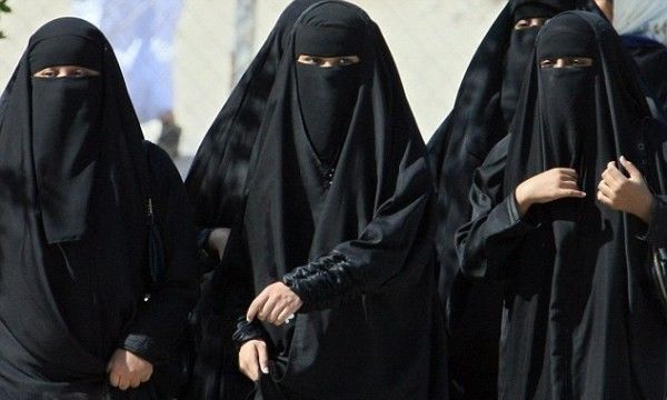 По данным телеканала, женщинам выплатят деньги за нарушение их религиозных прав в 2012, 2015 и 2016 году.