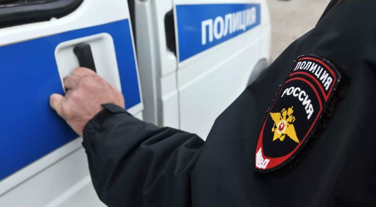 Момент массовой драки со стрельбой в российском городе попал на видео.