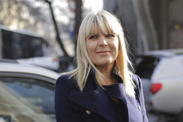 Elena Udrea și-a schimbat look-ul care a consacrat-o. 