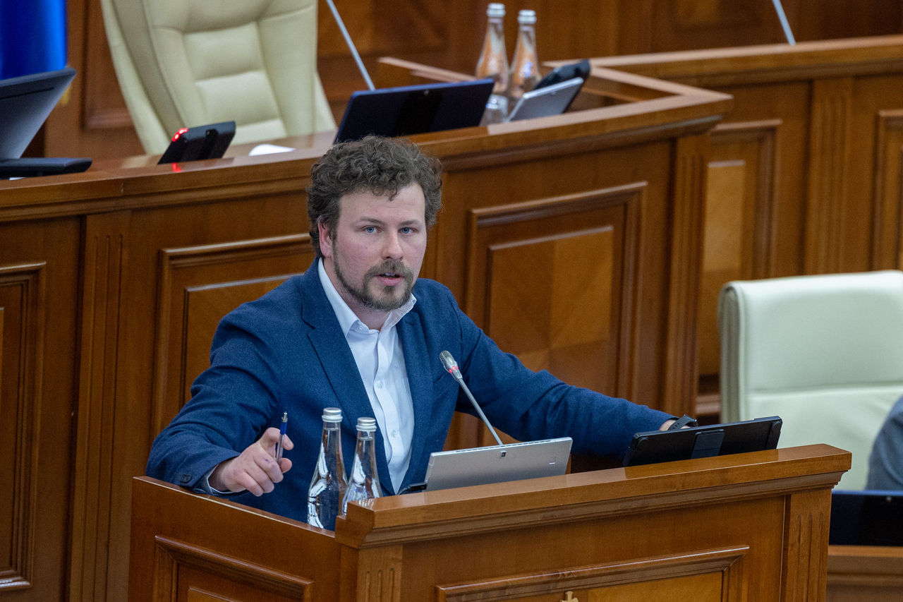 Parlamentul a votat în primă lectură amendamente la Codul educației.