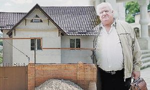 Judecătorul Curții de Apel Chișinău, Tudor Micu, a depus cerere de demisiedin funcție începând cu 11 martie curent, motivând că a atins vârsta de pensionare.