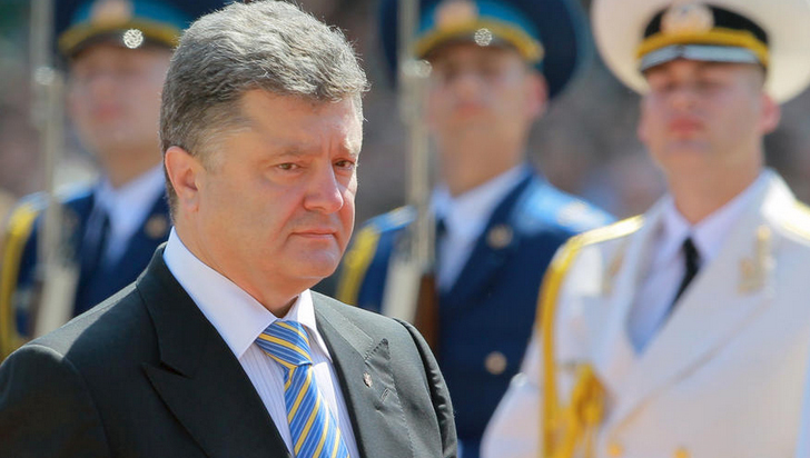 За два дня до встречи контактной группы Пётр Порошенко встретился с президентом России Владимиром Путиным в Нормандии.