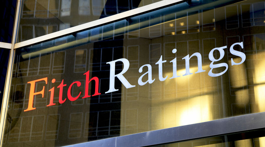 Fitch понизило рейтинги десятков российских компаний.