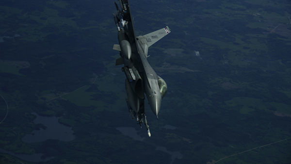 В Калифорнии разбился истребитель F-16.