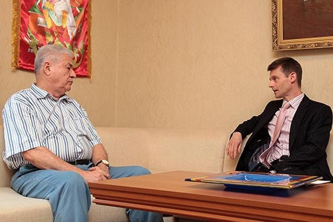Председатель Партии коммунистов Владимир Воронин встретился с послом Великобритании Филиппом Бэтсоном.