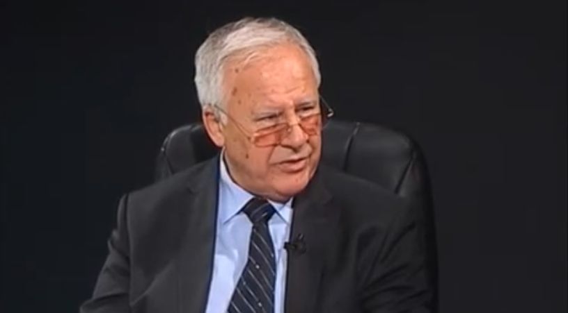 Лидер фракции Демократической партии Думитру Дьяков.