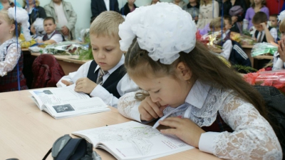 В планах зачисления на 2013-2014 учебный год - 37 с половиной тысяч первоклассников, почти на 800 больше, чем в прошлом году. Фото: ikar-kch.ru