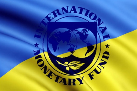 1 мая МВФ принял решение о предоставлении Украине 17 миллиардов долларов за два года.   Фото: finance.obozrevatel.com